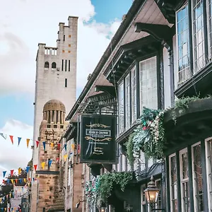https://rose-n-crown.hotelsin-chester.com
